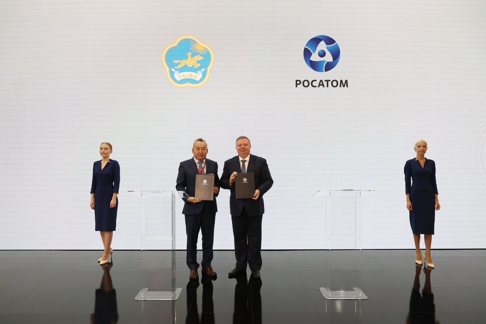 «Росатом» и Республика Тыва подписали на ПМЭФ-2025 дорожную карту по развитию новых направлений бизнеса в регионе