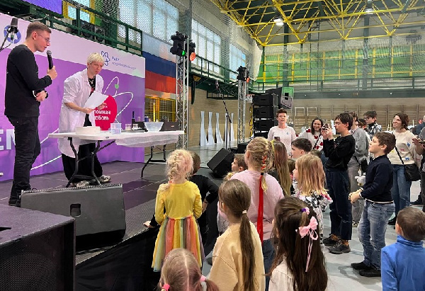 «Росатом» провел научно-образовательный фестиваль «АтомДвиж в Пакше (Венгрия)