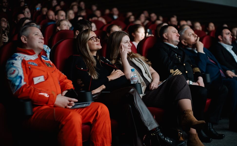 В Москве прошел премьерный показ сериала Российского общества «Знание» и «Росатома» о международной экспедиции школьников на Северный полюс
