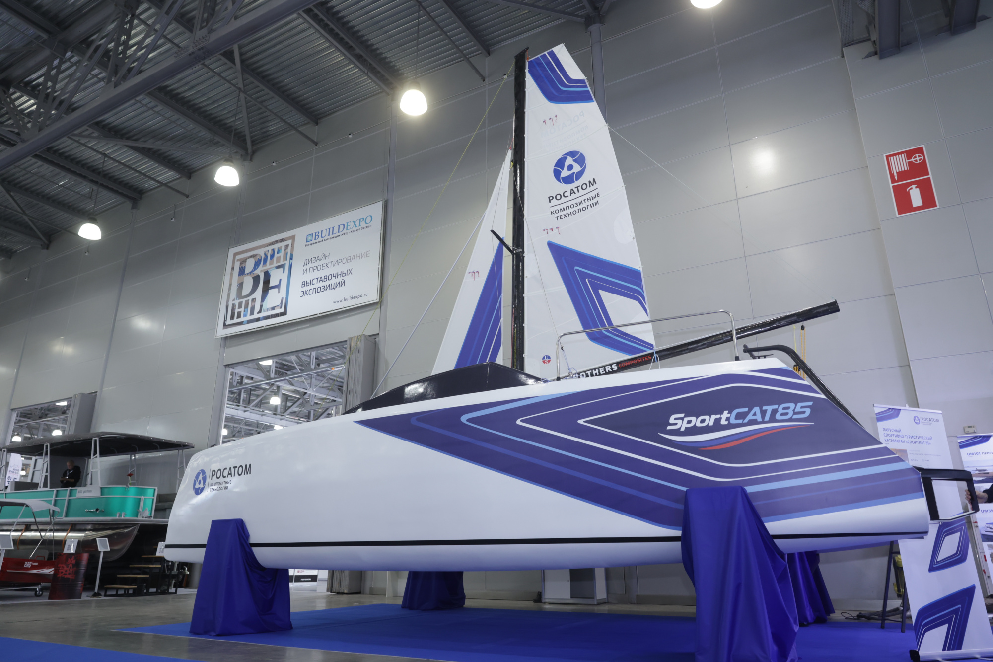 «Росатом» показал на Московском боут-шоу спортивно-туристический катамаран из композитных материалов собственного производства
