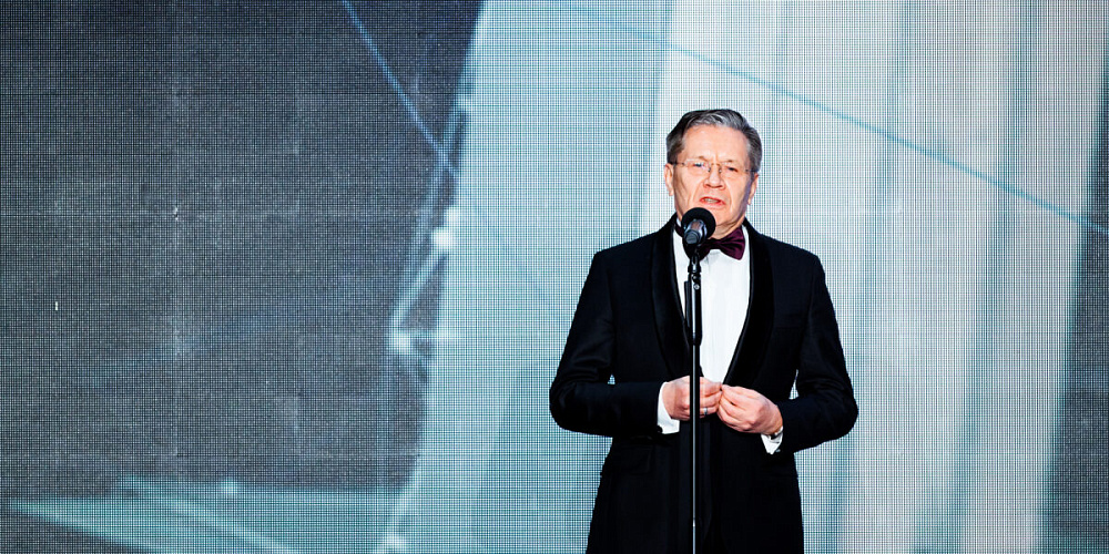 Глава «Росатома» Алексей Лихачев вручил премию «Вызов» победителю международной номинации Discovery («Открытие»)