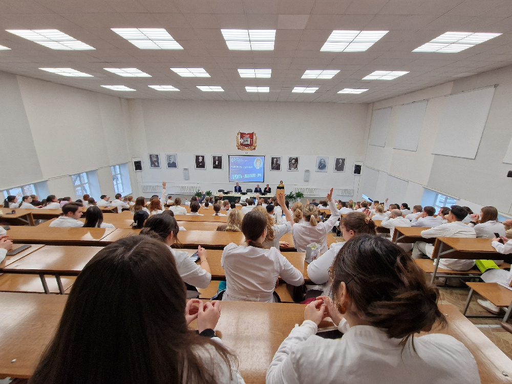 «Росатом» и ФМБА России провели встречу со студентами УГМУ 