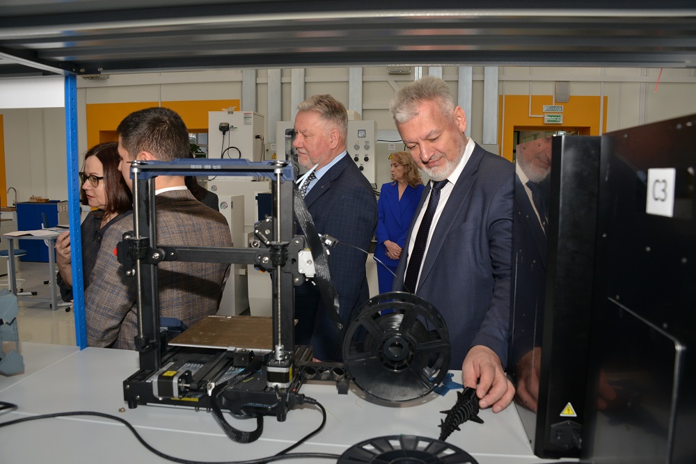 На базе Снежинского физико-технического института НИЯУ МИФИ после масштабного обновления заново открыт научно-образовательный Центр цифровых и аддитивных технологий