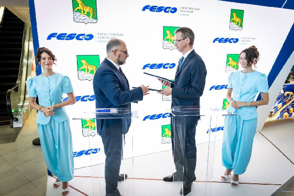 FESCO и администрация Владивостока восстановят стилобат одного из символов города — маяка Токаревского