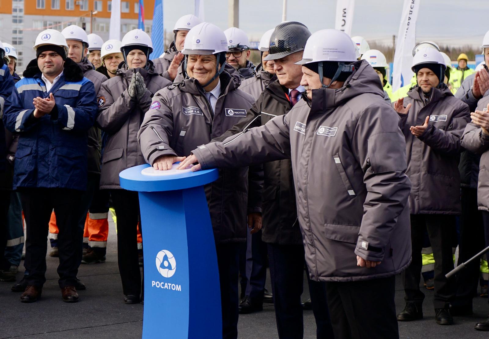 First concrete poured for the foundation of the reactor building of unit 4 at Leningrad NPP-2