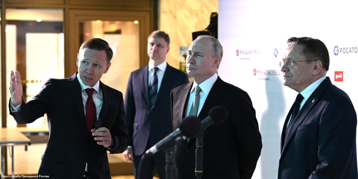 Глава Росатома Алексей Лихачев рассказал Президенту России Владимиру Путину о достижениях корпорации