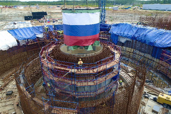 На строящемся энергоблоке № 4 Ленинградской АЭС-2 смонтировано первое крупногабаритное оборудование - «ловушка расплава» 