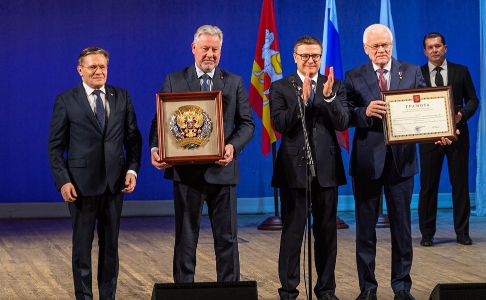 Коллектив РФЯЦ — ВНИИТФ награжден почетным знаком Российской Федерации «За успехи в труде»