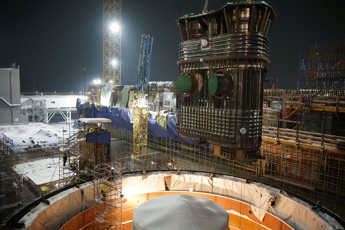 В Северске началась установка оболочек периферийной полости инновационного реактора БРЕСТ-ОД-300 