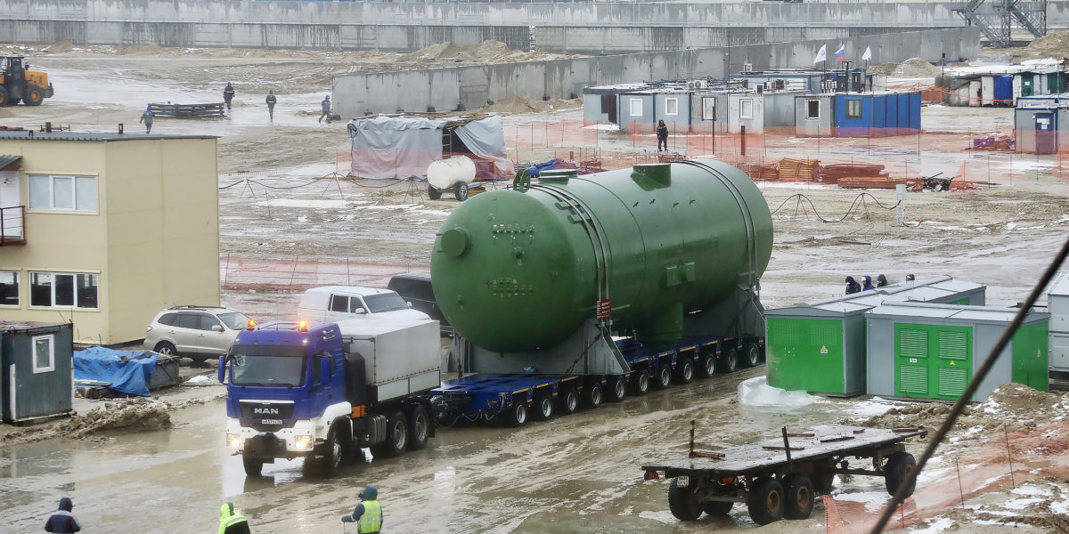 На строящемся энергоблоке № 2 Курской АЭС-2 в проектное положение установили все четыре парогенератора