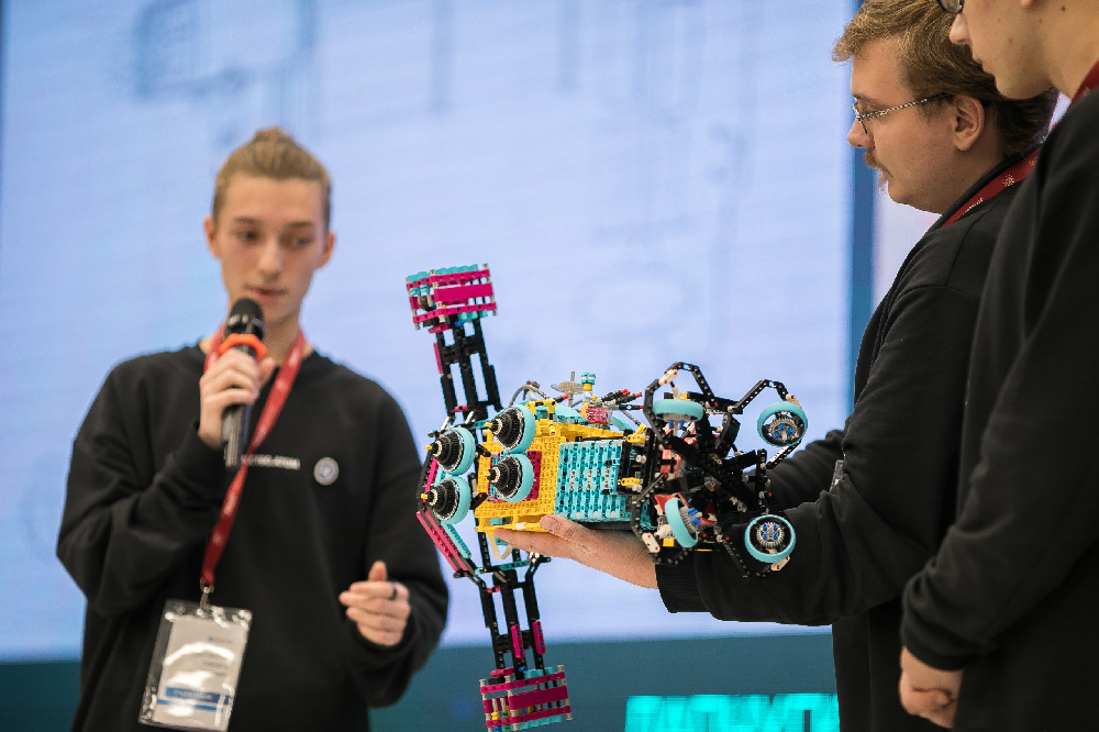 Завершается подача заявок на участие в образовательной смене для старшеклассников от «Сириуса» и «Росатома»