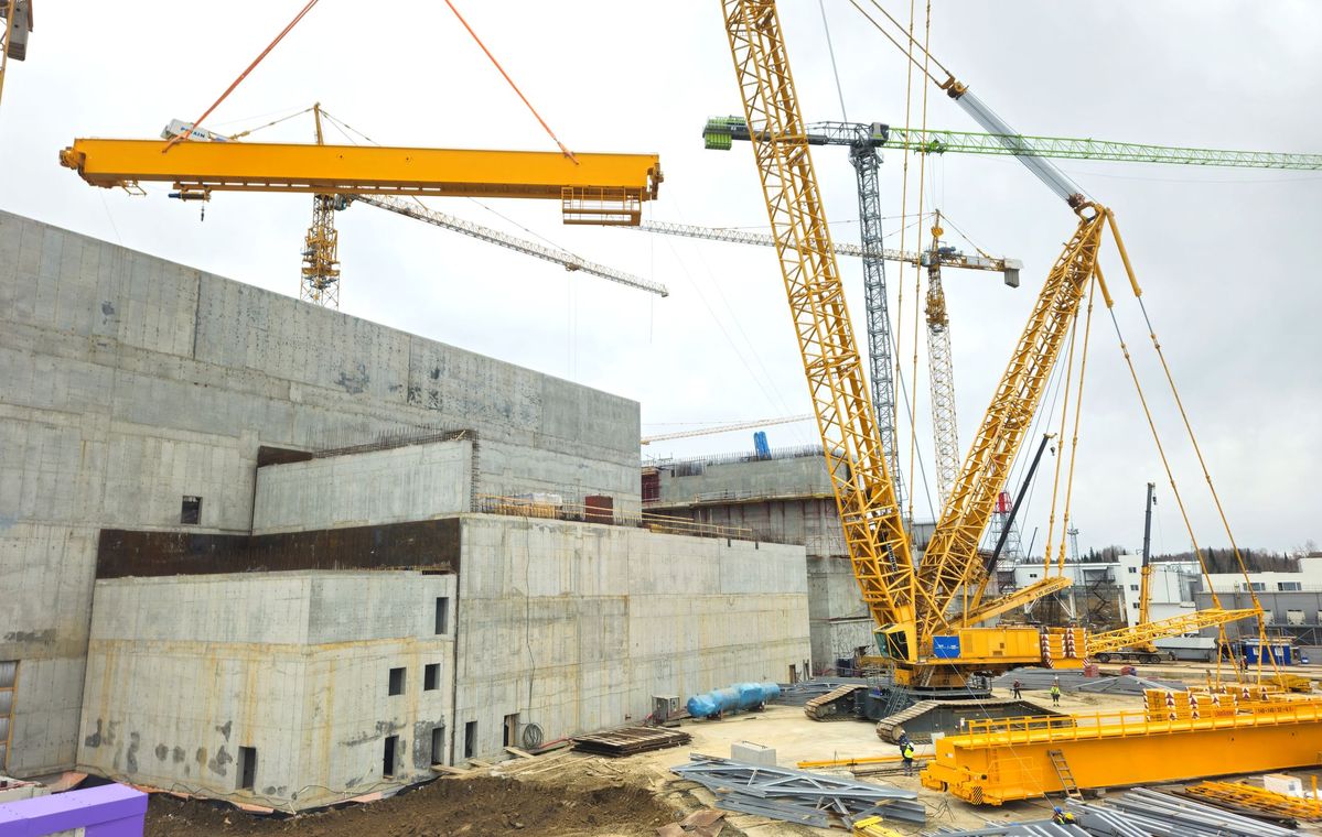 На стройплощадке энергоблока БРЕСТ-ОД-300 в Северске начался монтаж мостового крана
