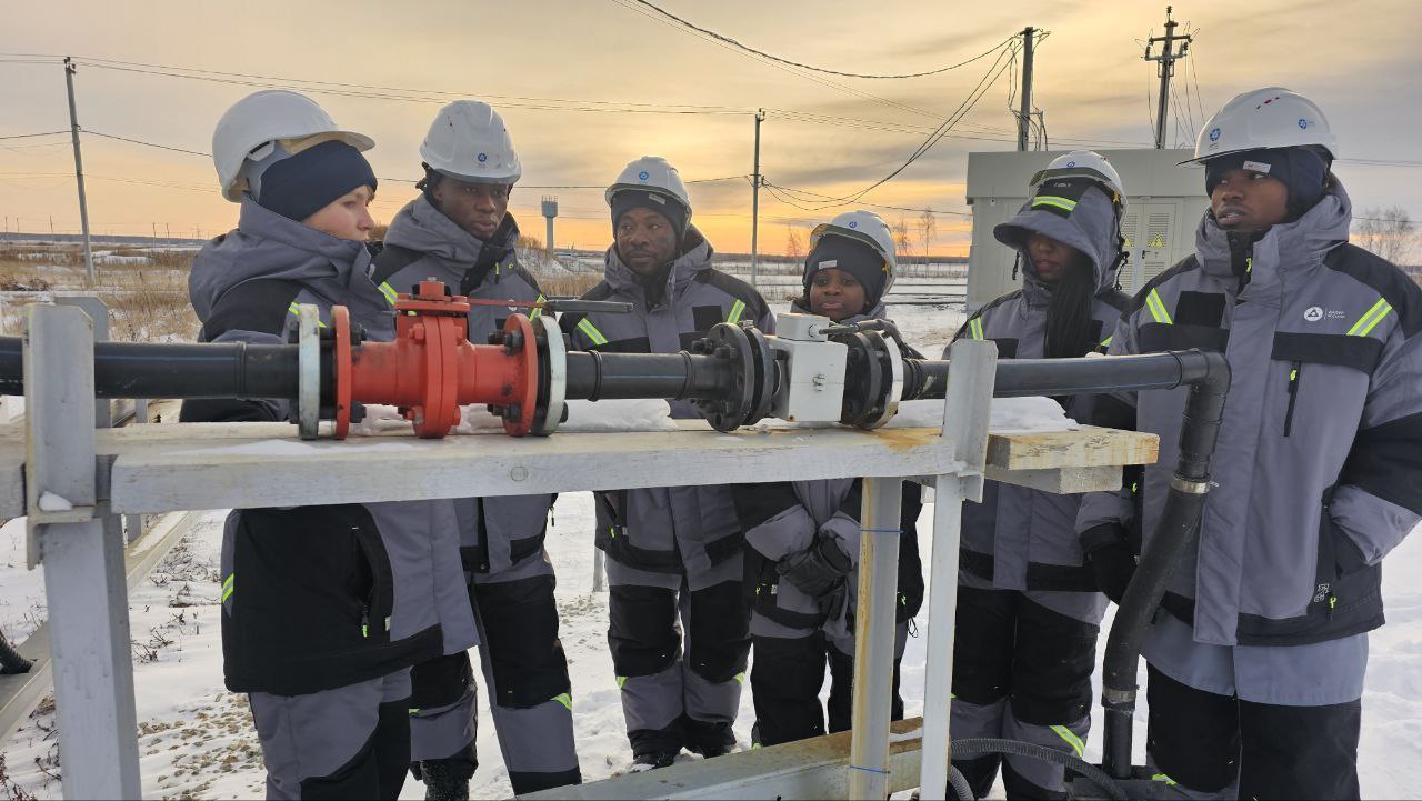 На предприятии Горнорудного дивизиона «Росатома» прошли производственную практику студенты-геологи из Танзании 