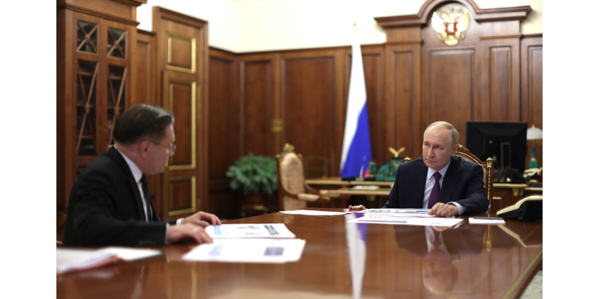 Президент РФ Владимир Путин провел рабочую встречу с главой «Росатома» Алексеем Лихачёвым