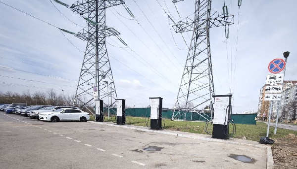 Компания «Росатома» запустила новые электрозарядные комплексы в Москве