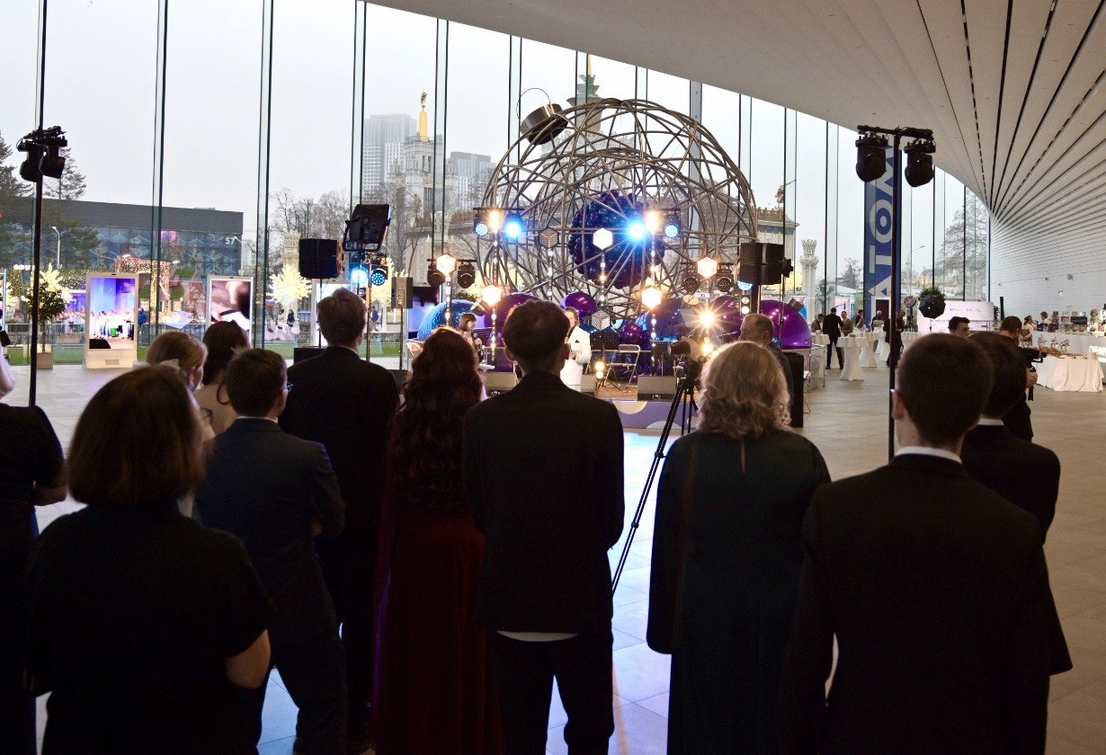 В музее «Атом» на ВДНХ прошел Бал выпускников «Школы “Росатома”»