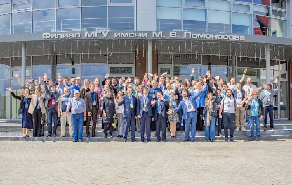 Более 80 молодых учёных приняли участие в XVIII Международной школе НЦФМ по взаимодействию изотопов водорода с конструкционными материалами