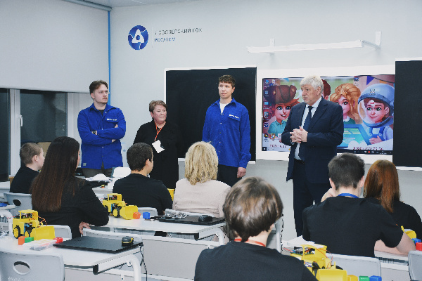 При участии «Росатома» в средней школе им. В.С. Воронина (Ревда) открылся класс по роботизации