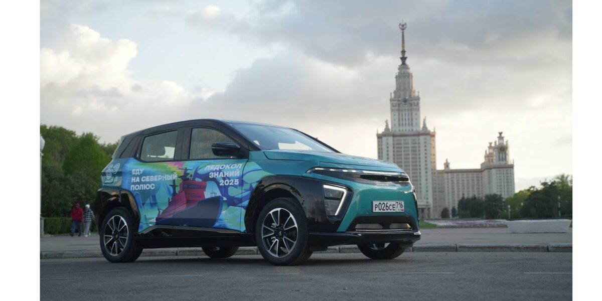 «Ледокол знаний» вывел в первую поездку по Москве «Атом»