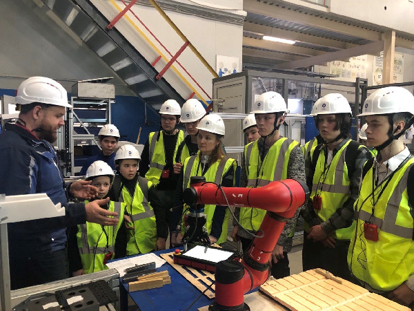 Школьники Санкт-Петербурга примут участие в создании робота-доставщика инструментов и заготовок на производственной площадке ЦКБМ