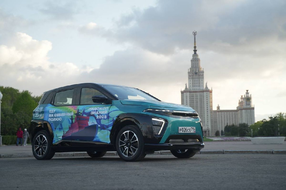 Российский электромобиль «Атом» отправится в арктическую экспедицию на атомном ледоколе