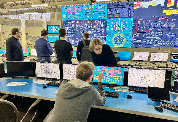 Во ВНИИАЭС успешно завершились комплексные испытания полномасштабного тренажёра для проекта БРЕСТ-ОД-300 