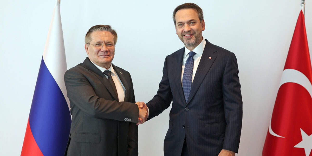 Rosatom Director General Alexey Likhachev and Turkish Energy Minister Alparslan Bayraktar discuss cooperation