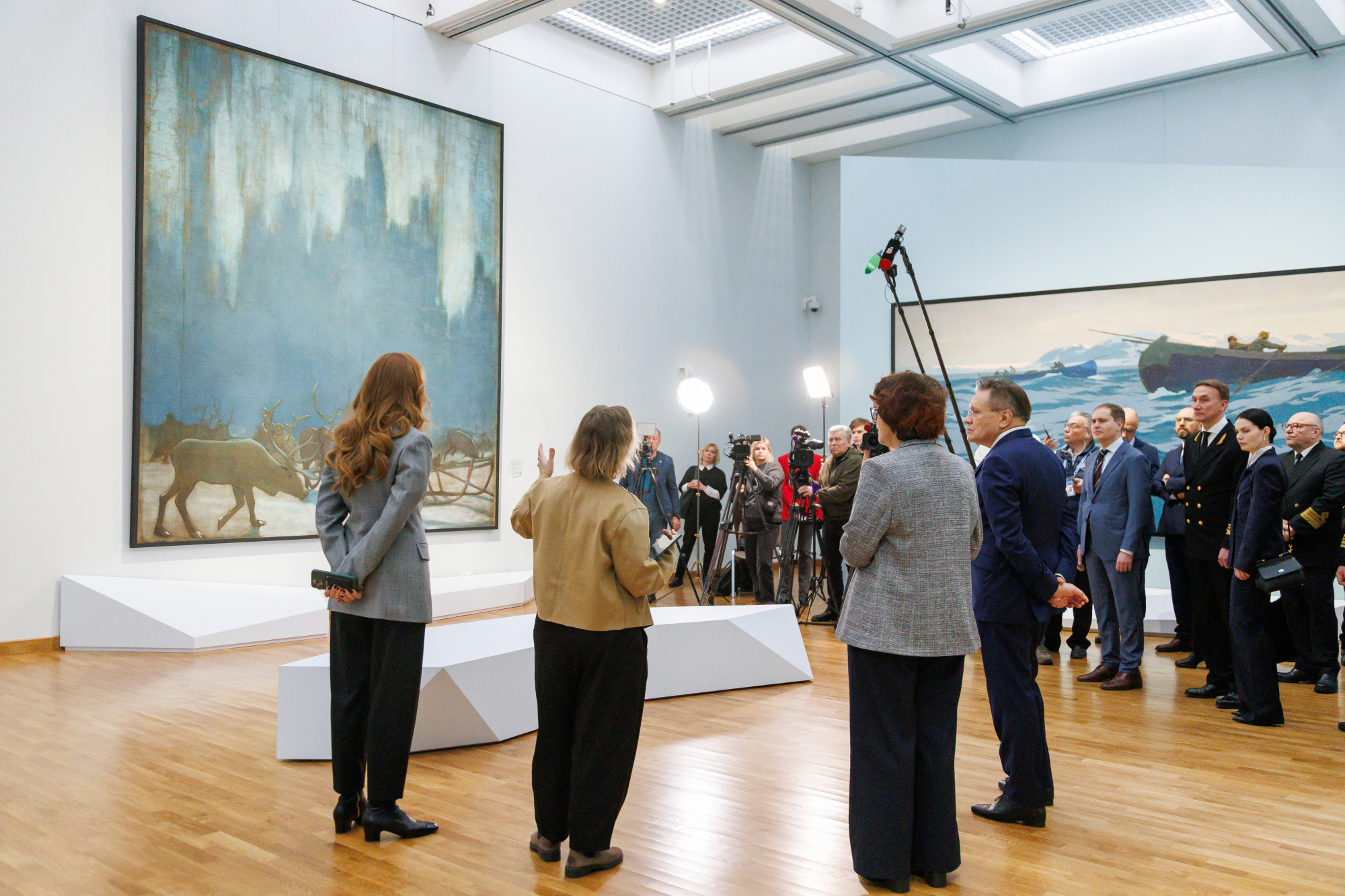 Главе «Росатома» и сотрудникам «Атомфлота» представили полотно, отреставрированное при поддержке госкорпорации