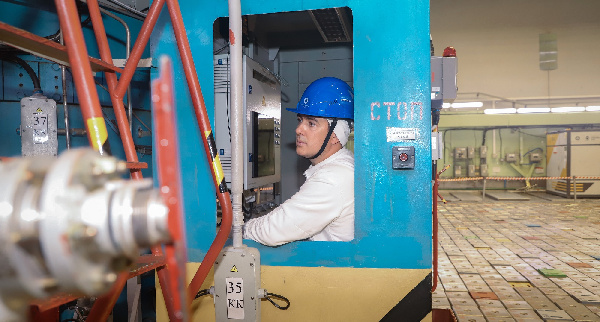 На Смоленской АЭС стартовала загрузка нового вида топлива с оптимизированным содержанием урана и эрбия